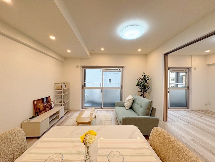 居間 居心地の良い空気感は、暮らしのステージを彩り、心からのやすらぎと満足感を与えてくれます。