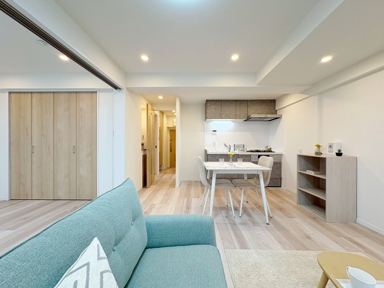 居間 快適に過ごす毎日を求めて、暮らしの中でご自身の「マイホーム」に創り上げてください。