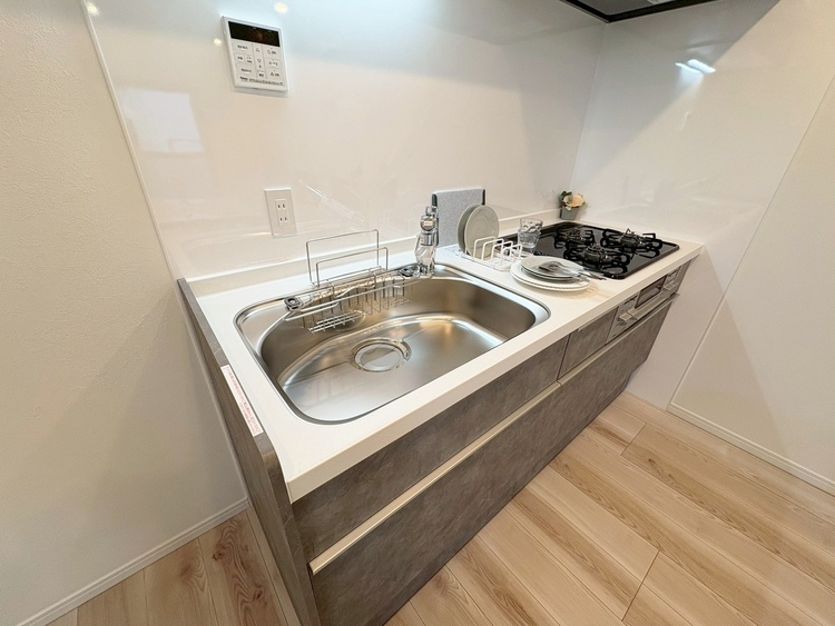 キッチン スマートな意匠と充実の機能を備えたキッチンが、暮らしにおいしい彩りを添えます。