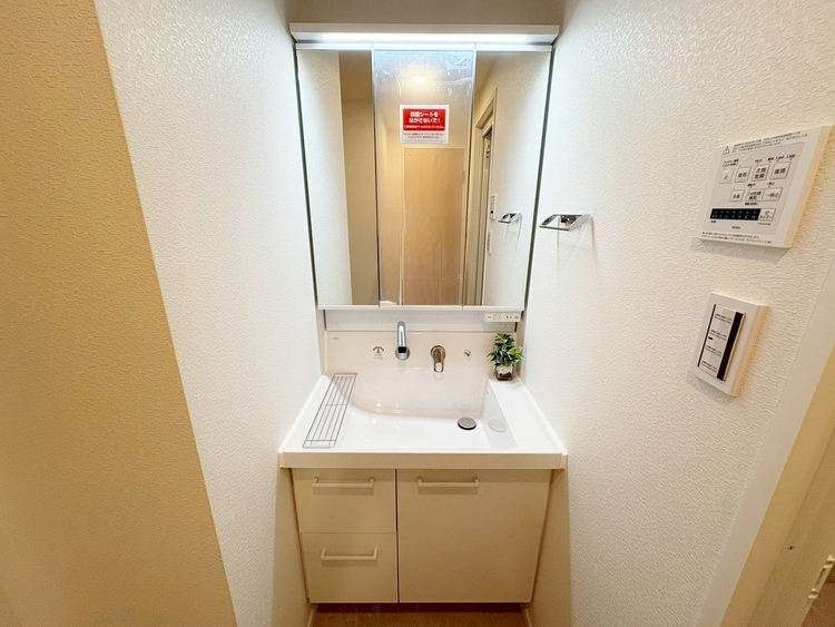 洗面 何かと物が増える場所だからこそ、スッキリと見映えの良い空間に。