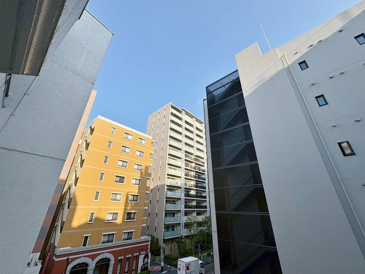 バルコニー 窓を開けると広がる青空。心をリフレッシュして日々を過ごしていきましょう。