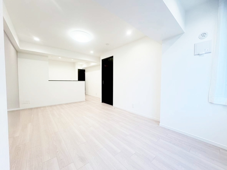 居間 快適に過ごす毎日を求めて、暮らしの中でご自身の「マイホーム」に創り上げてください。