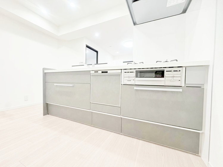 キッチン スマートな意匠と充実の機能を備えたキッチンが、暮らしにおいしい彩りを添えます。