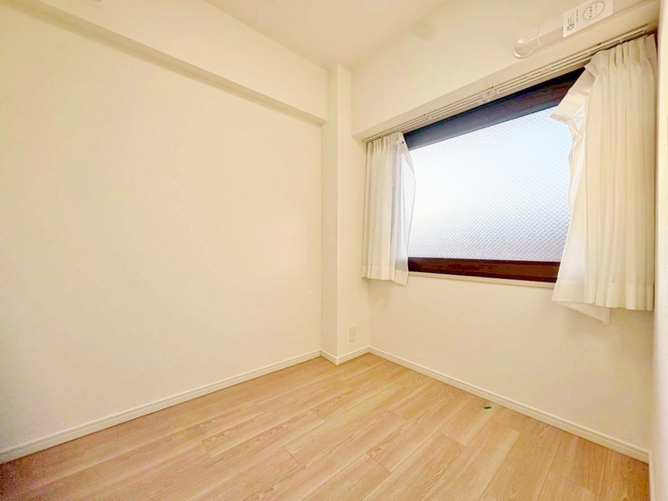 寝室 ベッドも十分に設置するスペースがあります。