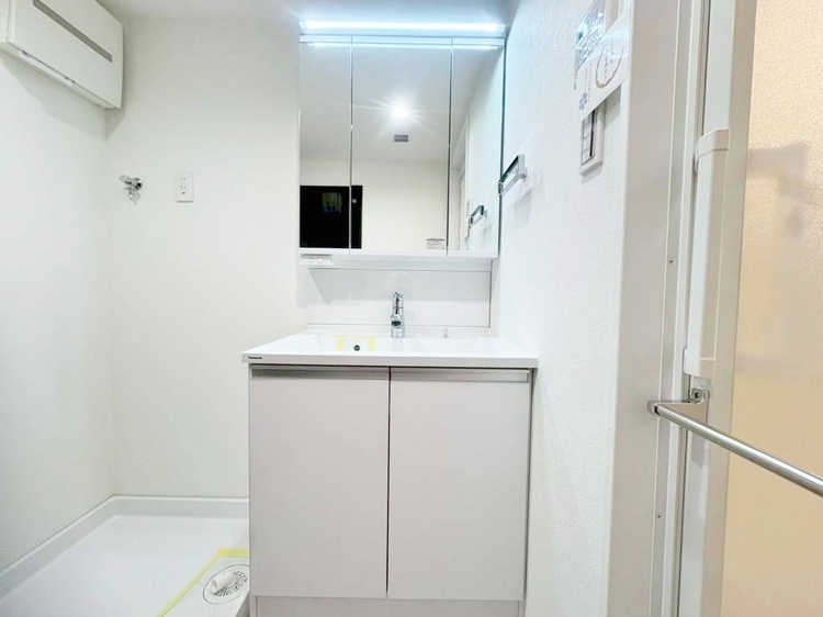 洗面 何かと物が増える場所だからこそ、スッキリと見映えの良い空間に。