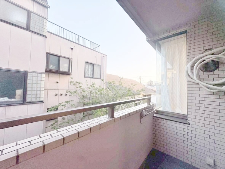 バルコニー 暮らしの中で、光と風を演出してくれるバルコニー。