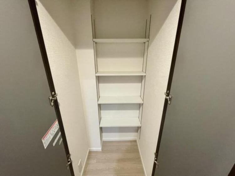 収納 廊下部分にも収納がございます。