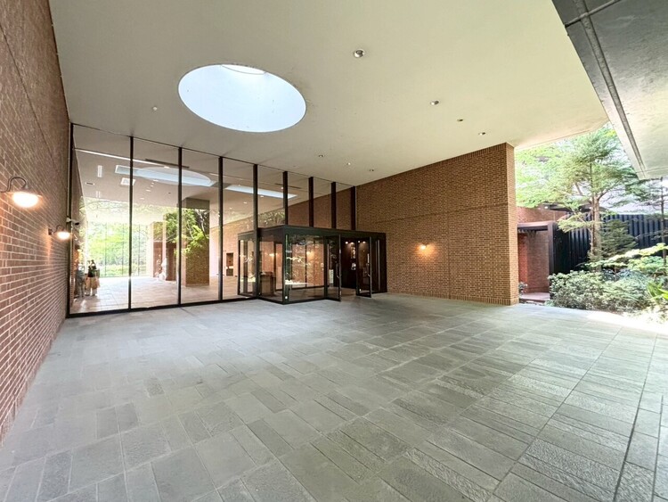 その他 上質感漂う玄関アプローチです。