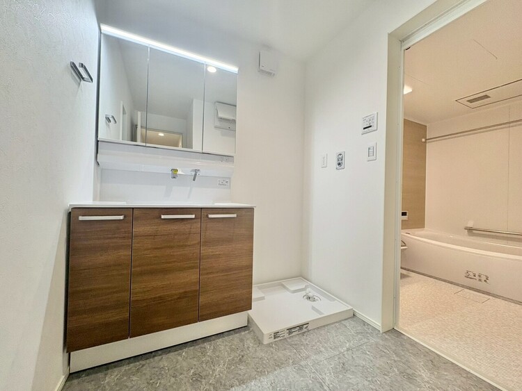 その他 十分な広さの脱衣所。