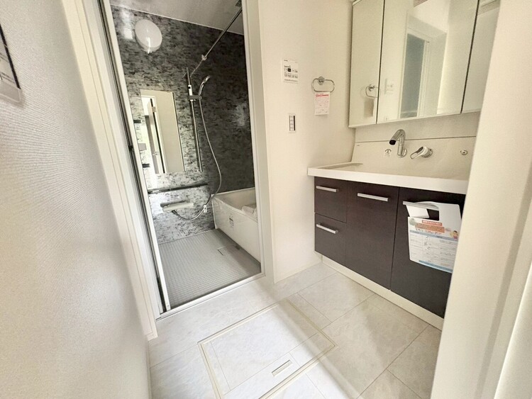 その他 十分な広さの脱衣所。