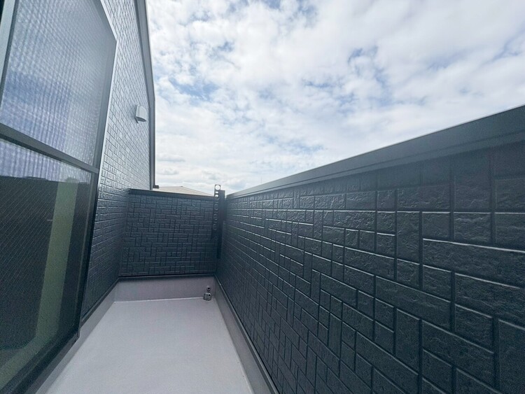 その他 朝の澄んだ空気や、夕方に吹く清々しい風を感じられるバルコニー。