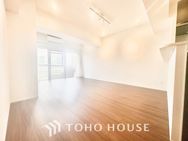 内装 ◆隠された美しさ◆流麗な音楽が流れているような繊細でいながら整然かつ堅牢なこの空間。この空間は確かに美しい。しかし、そこには美しさ以上のものが隠されている。