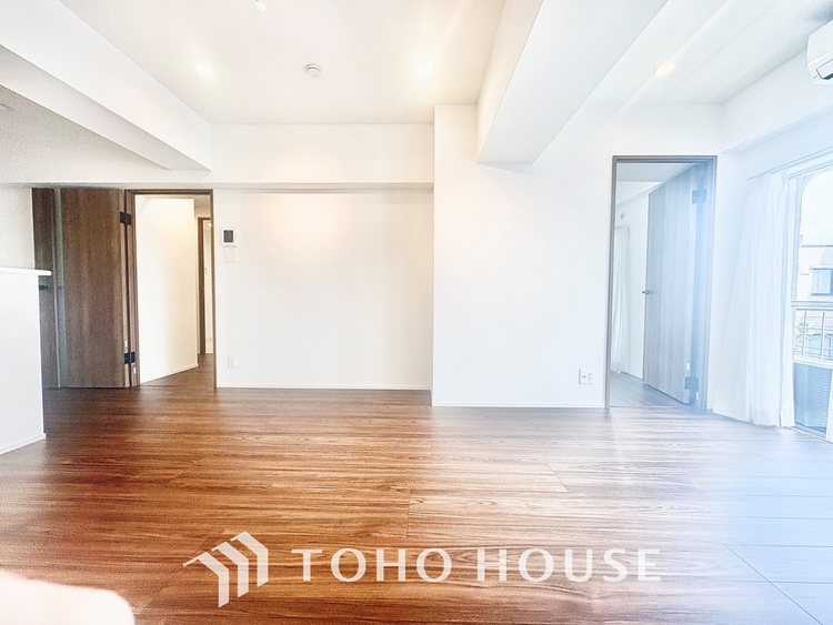 内装 ◆ここに在る◆事も無げに美しく、伝えるには筆舌に尽くし難い。豪華絢爛や華美と言う事ではなく、住まう者にとって暮らし易く心地がいいと言う美しさがこの住まいには込められている。