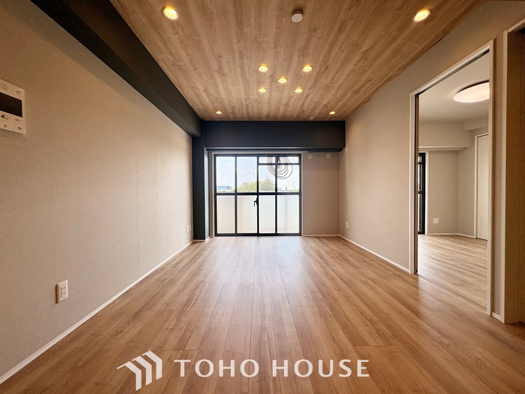 内装 【LIVING】◆眩い◆光が燦々と入り、家族の笑顔を照らす。「いつまでも続いて」と願う夢のような毎日がここにある