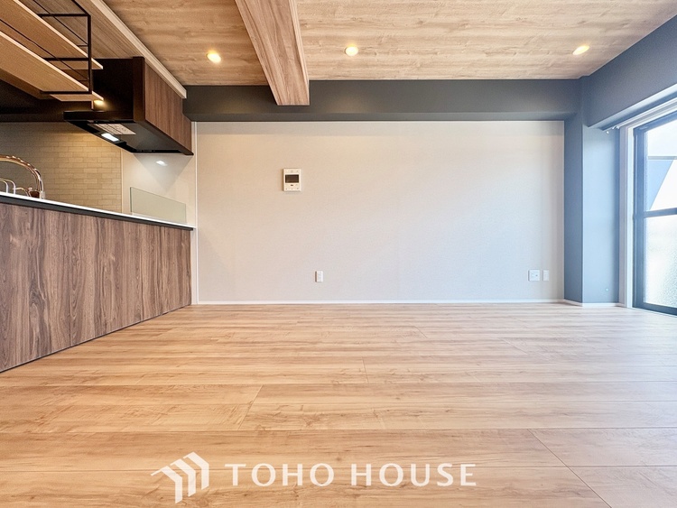 内装 【LIVING】◆陽光◆が差し込む。この開放的なLDKに家族の笑顔が集う。家族が一緒に過ごす空間は明るく、そして居心地よく。