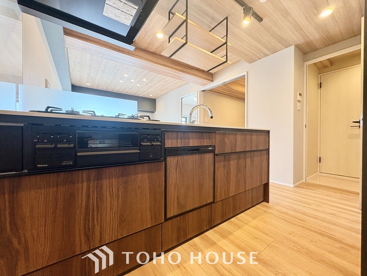 キッチン 【KITCHEN】◆家族のおはよう◆の声を笑顔で迎えてあげられるシステムキッチン。朝ごはんが楽しみでちょっと早起きしたくなるんです。