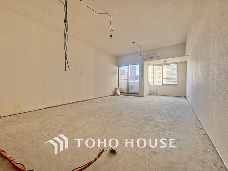 内装 【改装中】叶えたかったのは落ち着きのあるナチュラルな風合い、そして開放感があるリビング。優雅な気分に浸れる幸せな時間を家族が自然と集まりたくなるこの空間で。