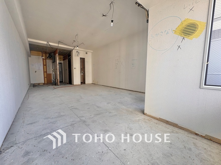 内装 【改装中】使いやすく、明るい洋室に仕上がります。子供部屋や趣味のお部屋にご利用できます。ご自身で家具などを配置し、素敵な空間を創り上げられます。