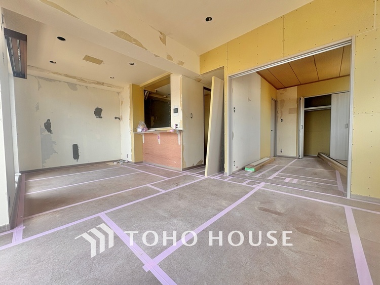 内装 【改装中】ここにはみんなが集い、食事と楽しい会話が始まる。話に夢中になりすぎて、ついつい時を忘れ夜半過ぎになってしまう。そんな束の間の幸せを感じさせてくれる場所でありたい。