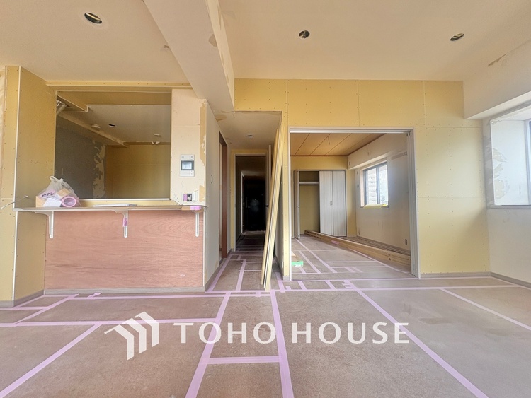 内装 【改装中】高級感漂う設えとゆとりある広さで安心をもたらす特別な場所。暮らしの中心にふさわしい空間です。