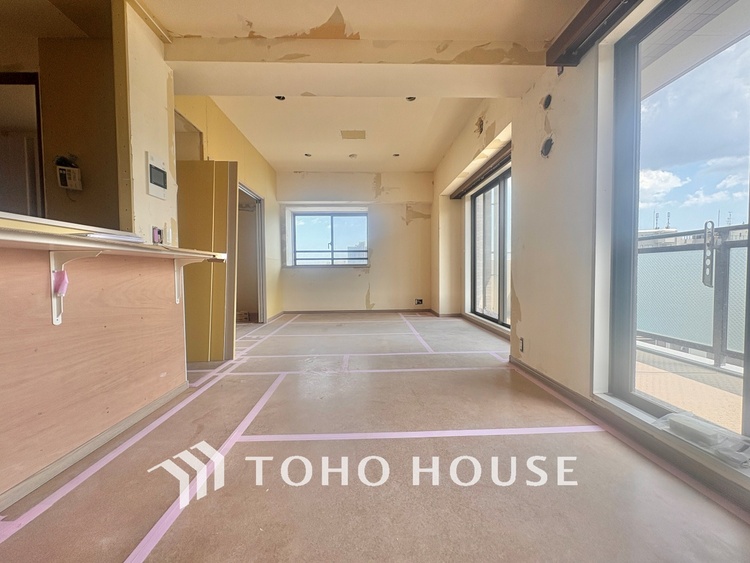 内装 【改装中】ここにはみんなが集い、食事と楽しい会話が始まる。