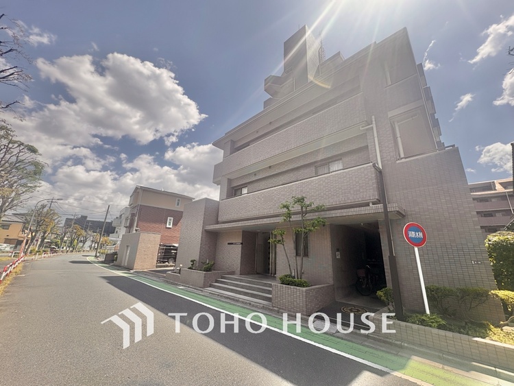 外観 ほんの少しのこだわり。ちょっとした色使いがその家がもつ雰囲気、趣（おもむき）を携え、暮らす家族や訪ねてくる友人・知人に新鮮な香りを運んできます。