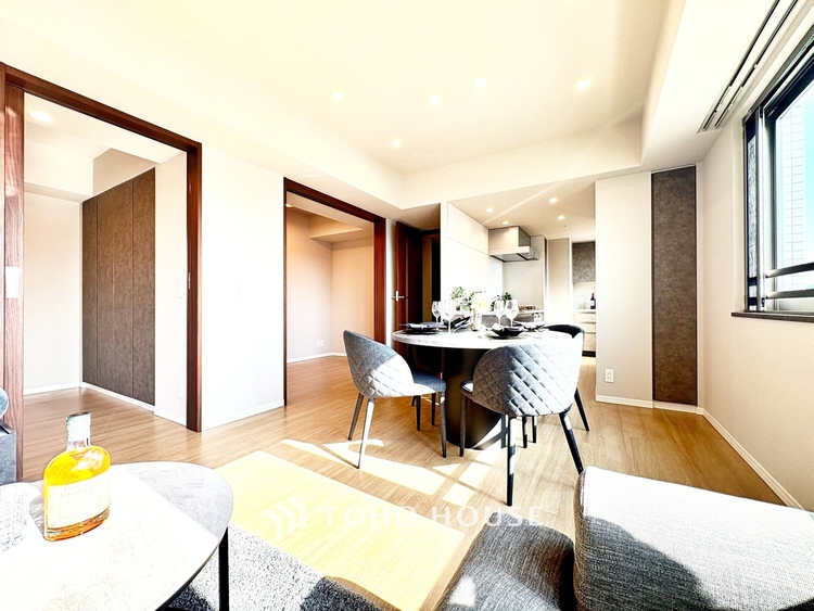 内装 ◆ここに在る◆事も無げに美しく、伝えるには筆舌に尽くし難い。豪華絢爛や華美と言う事ではなく、住まう者にとって暮らし易く心地がいいと言う美しさがこの住まいには込められている。