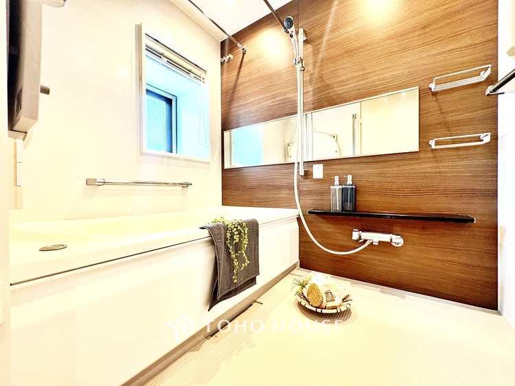 風呂 ◆陽溜まり◆の温もりを感じ、ふわりと寄り添う太陽の妖精たちが自然と僕達を微睡ませる。うとうとしたい訳ではないがそんな時間が嫌いじゃない自分がここにいる。