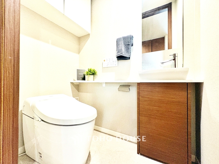 トイレ ◆住むほどに実感する快適性＆機能性◆各空間を彩る設備は、デザイン性に優れたHigh Quality仕様が装備。広く使い勝手のよい空間と設備で、理想の暮らしを演出します。