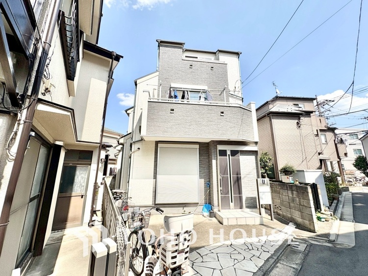 外観 【外観】落ち着いた街並みに調和する外観。住まいとしての安心感を感じられる佇まいです。