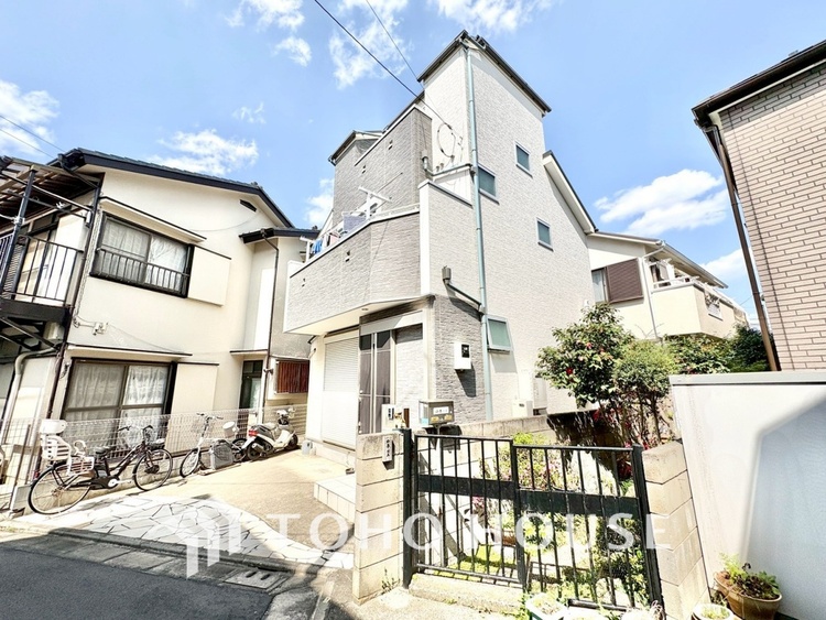 外観 【外観】整った街並みに映える外観デザイン。住環境の良さを感じられる住まいです。