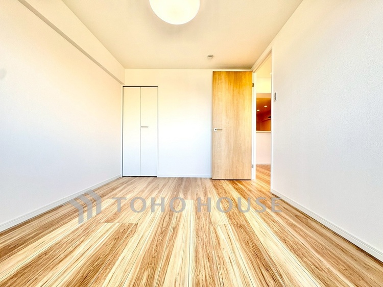 内装 【居室】主寝室としても、お子様のお部屋としても使いやすい一室です。