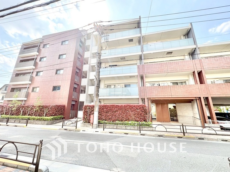 外観 【外観】落ち着いた街並みに調和する外観。住まいとしての安心感を感じられる佇まいです。