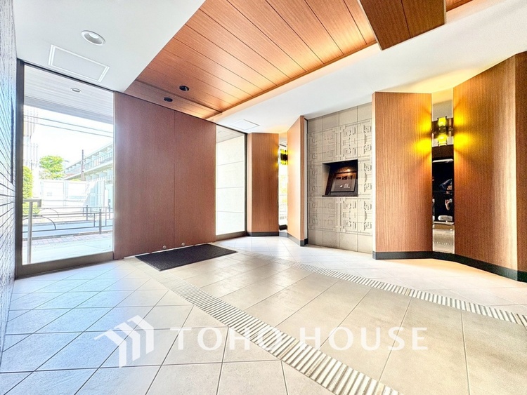 外観 【ロビー】ゆとりあるロビー空間。帰宅した瞬間にほっとできる落ち着いた雰囲気が広がります。