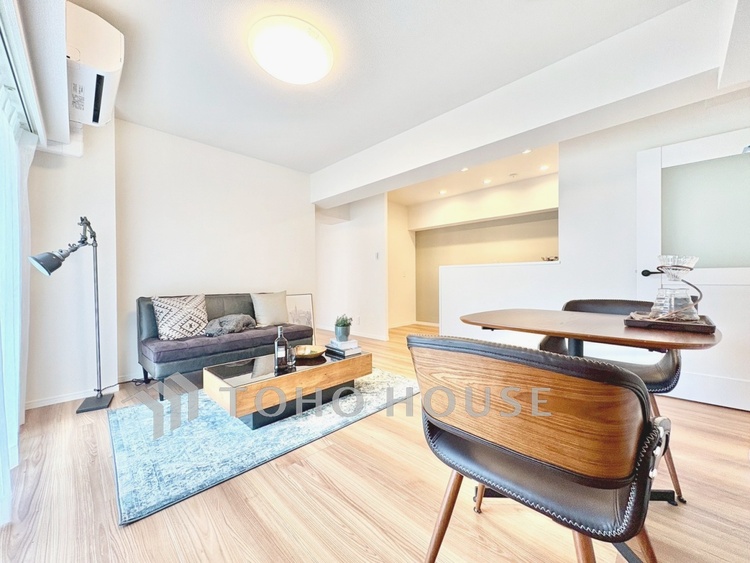 内装 【リビング】開放感のあるリビングは、日常の心地よくしてくれます。