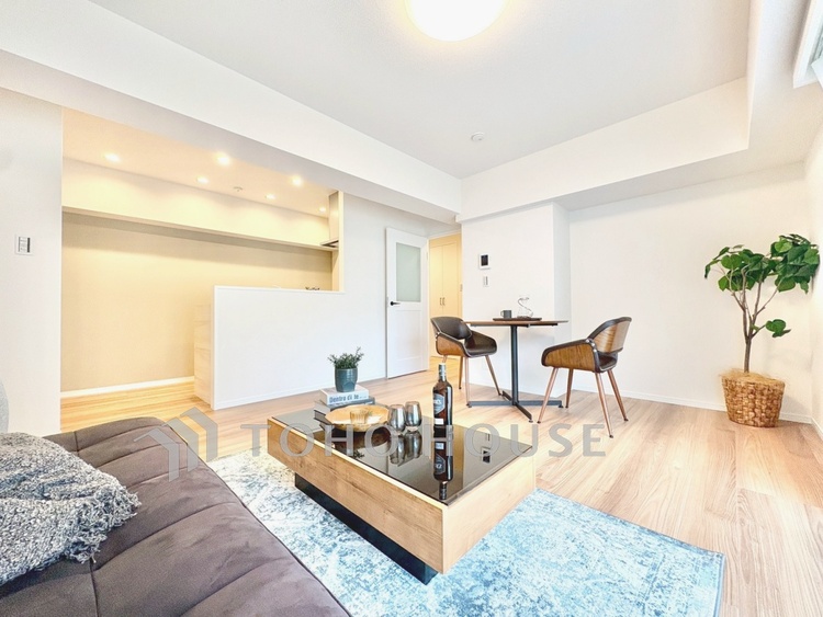 内装 【リビング】ゆったりとした空間で、それぞれが自由に過ごせる物件です