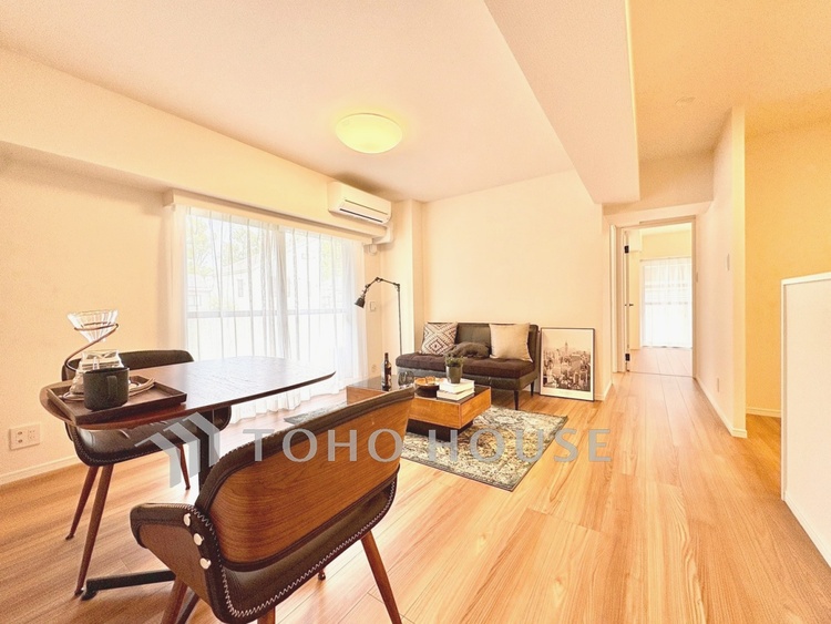 内装 【リビング】オンもオフも切り替えやすい家族の時間を大切にできる場。