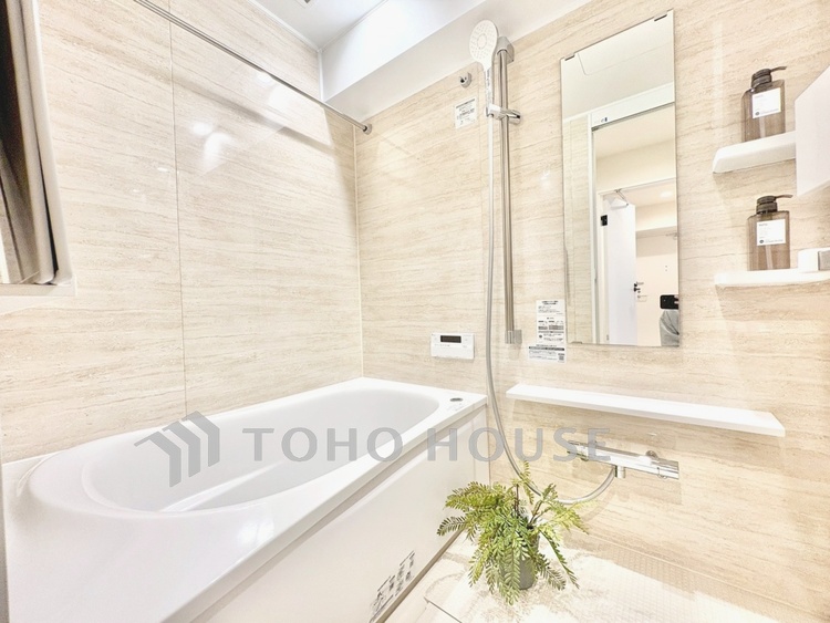 風呂 【浴室】一日の疲れをゆっくり癒してくれる、落ち着いた浴室空間です。