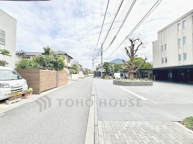 外観 【前面道路】前面道路は見通しが良く、落ち着いた雰囲気の住環境が広がります。