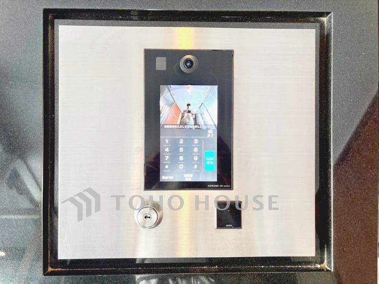 外観 【オートロック】エントランスにはオートロックを採用。住まう方の安心感を高めてくれる設備です。