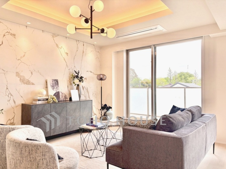 内装 【リビング】家族が自然と集まりたくなる、心地よい広さの空間。