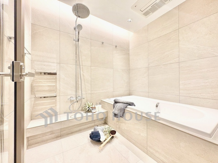 風呂 【浴室】一日の疲れをゆっくり癒してくれる、落ち着いた浴室空間です。