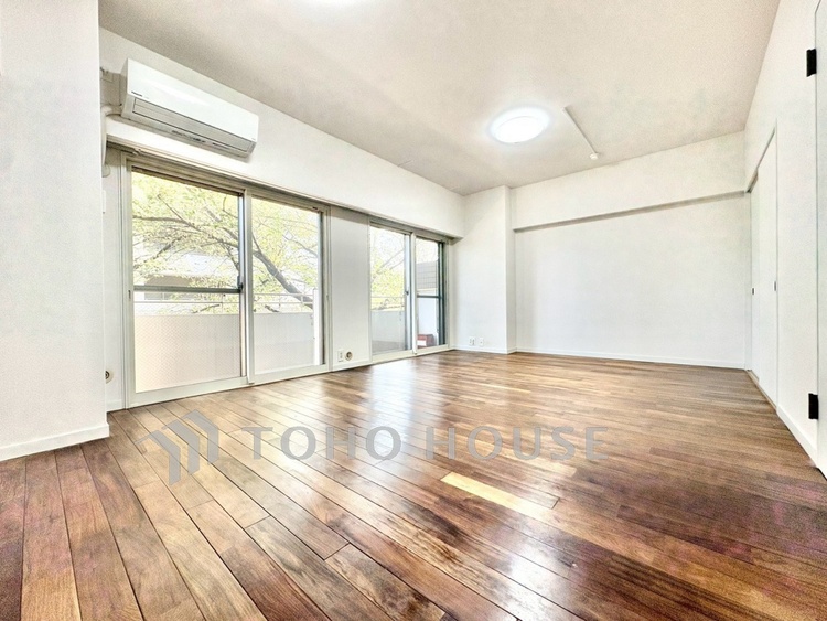 内装 【居室】家具のレイアウトがしやすく、暮らしに合わせやすい物件。