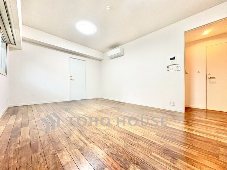 内装 【リビング】ゆったりとした空間で、それぞれが自由に過ごせる物件です