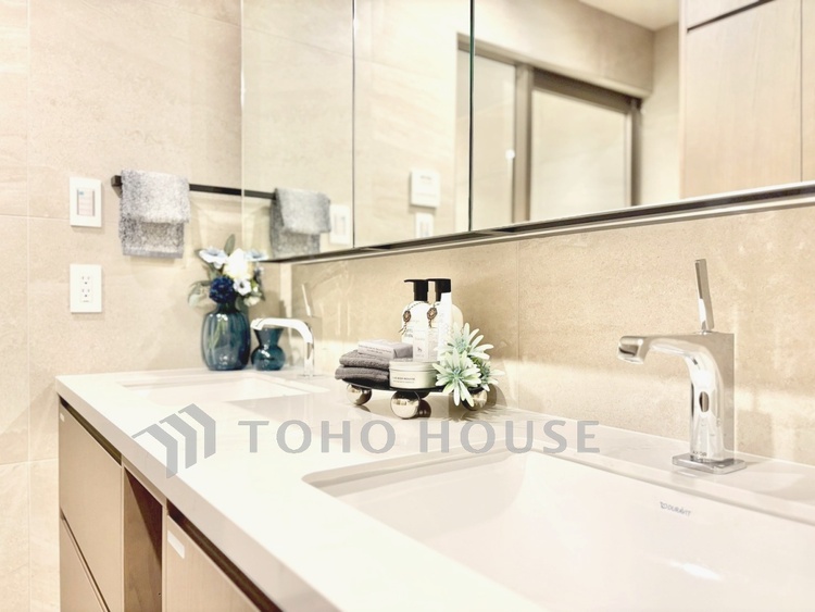 洗面 【洗面化粧台】朝の身支度もスムーズにこなせそうなスペースです。