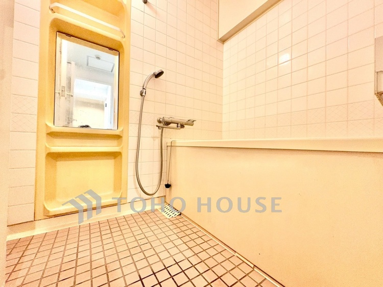 風呂 【浴室】一日の疲れをゆっくり癒してくれる、落ち着いた浴室空間です。