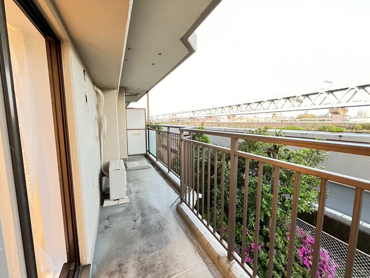 その他 朝の澄んだ空気や、夕方に吹く清々しい風を感じられるバルコニー。