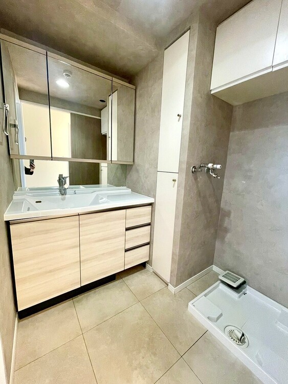 その他 清潔感を感じられる洗面化粧台。