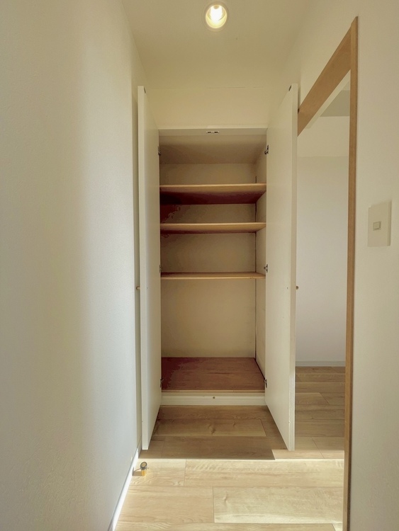 その他 収納スペースが付いていて、お部屋を広く使っていただけます。