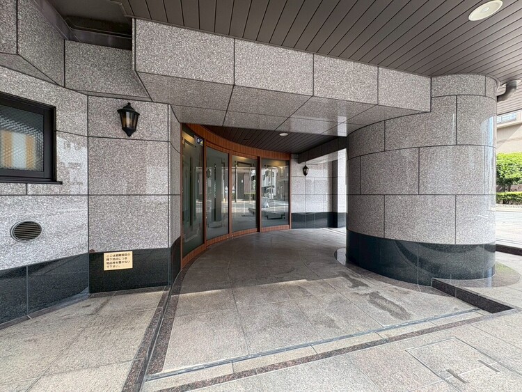 その他 上質感漂う玄関アプローチです。